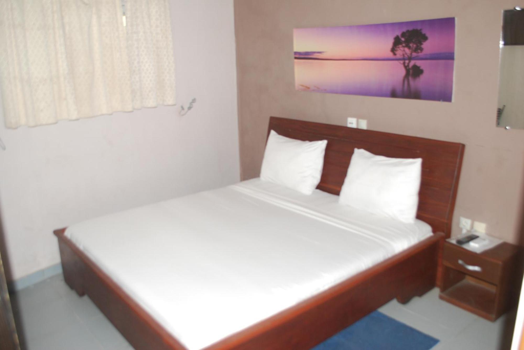 Benin City Center Hotel Котону Экстерьер фото