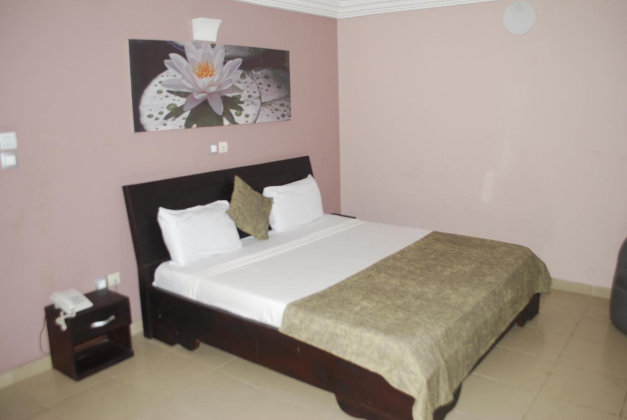Benin City Center Hotel Котону Экстерьер фото