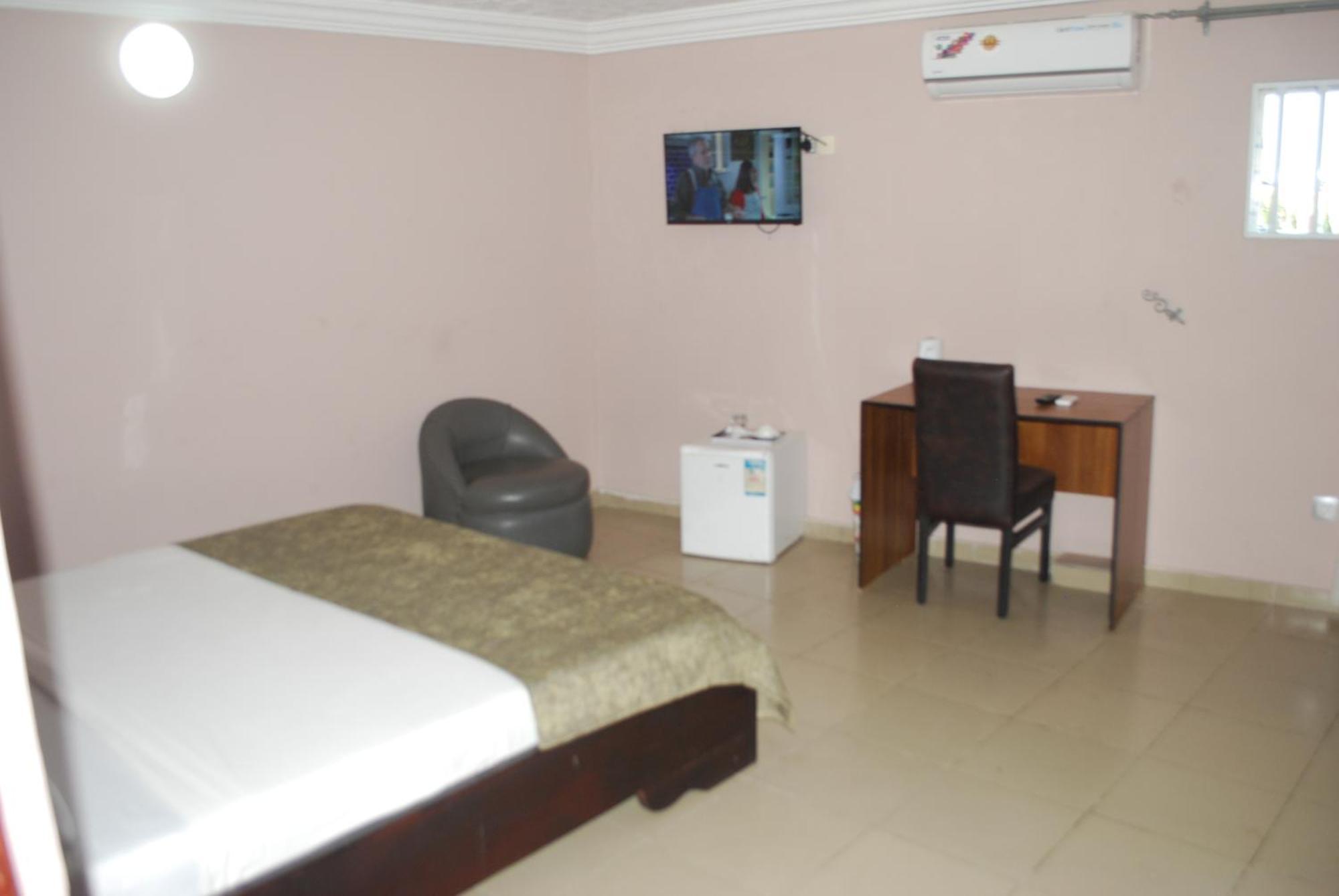 Benin City Center Hotel Котону Экстерьер фото